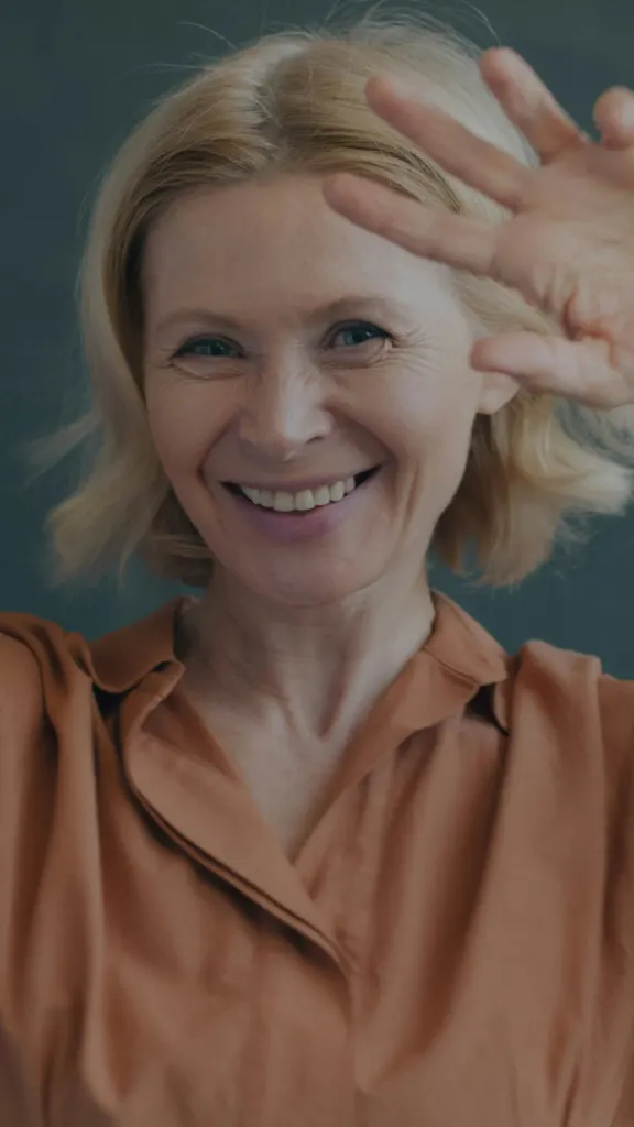 Mujer de unos 55 años sonriendo