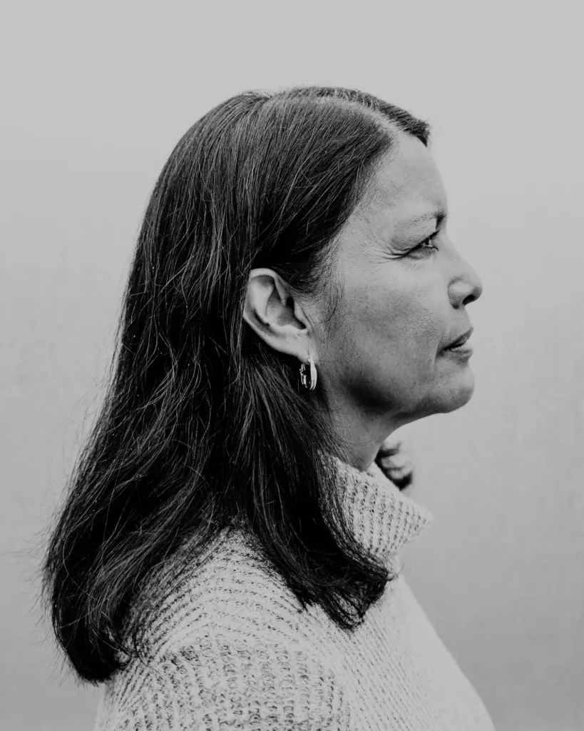 Perfil de una mujer en el que se aprecia la línea de la nariz